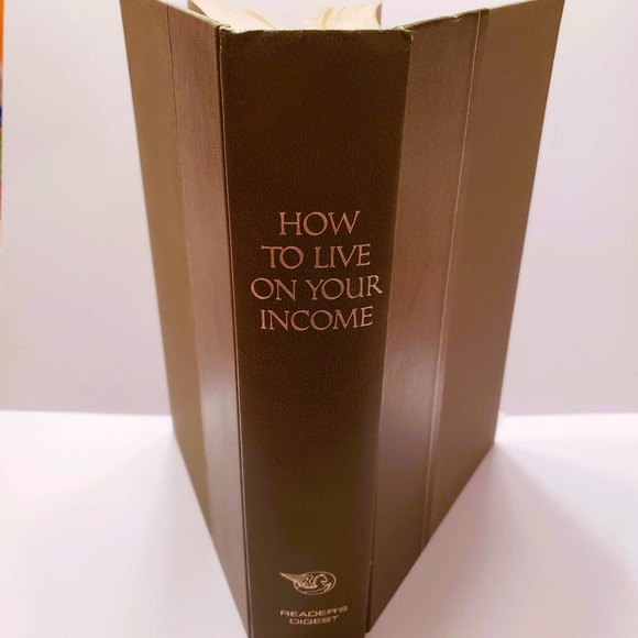 How To Live On Your Income Readers Digest Book 70s Green Hardcover - Picture 1 of 7